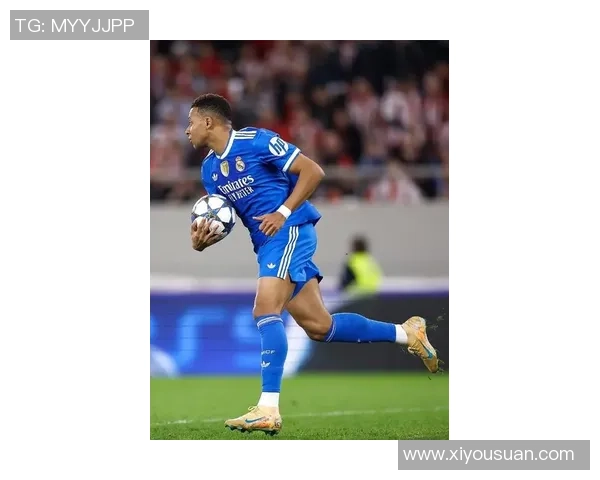 飞跃绿茵如风疾驰 球场神迹尽展姆巴佩英姿